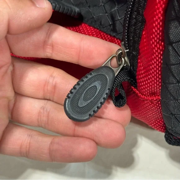 Oakley Icon 2.0 Duffle Bag Red/Black Tactical Software Vintage Y2K Gorpcore